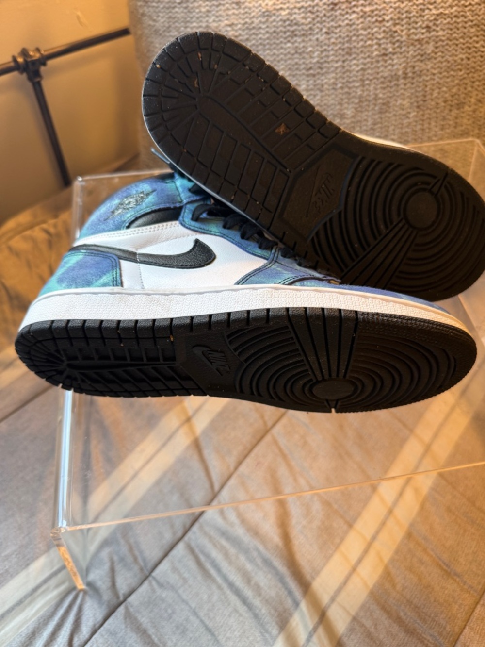Nike Air Jordan’s Men’s High-Top Sneakers in Black and Blue-Green Iridescent - Picture 3 of 6